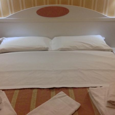 Rome Palace Otel Oda fotoğraf