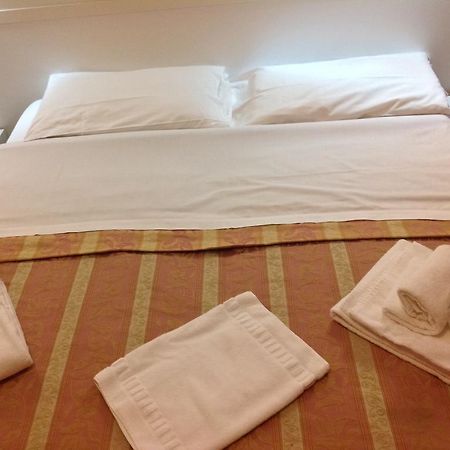 Rome Palace Otel Oda fotoğraf