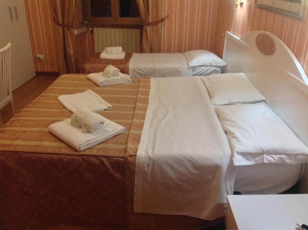 Rome Palace Otel Oda fotoğraf