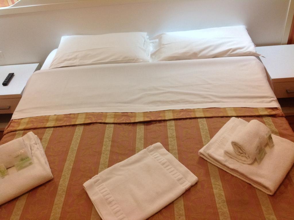 Rome Palace Otel Oda fotoğraf