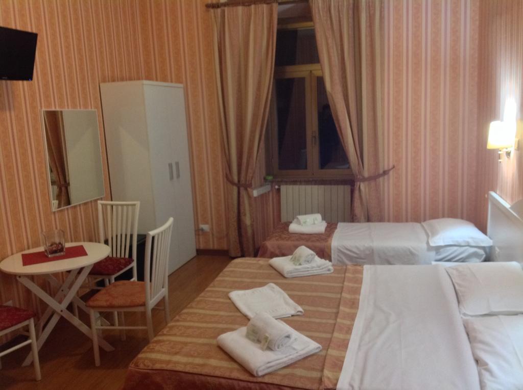 Rome Palace Otel Oda fotoğraf