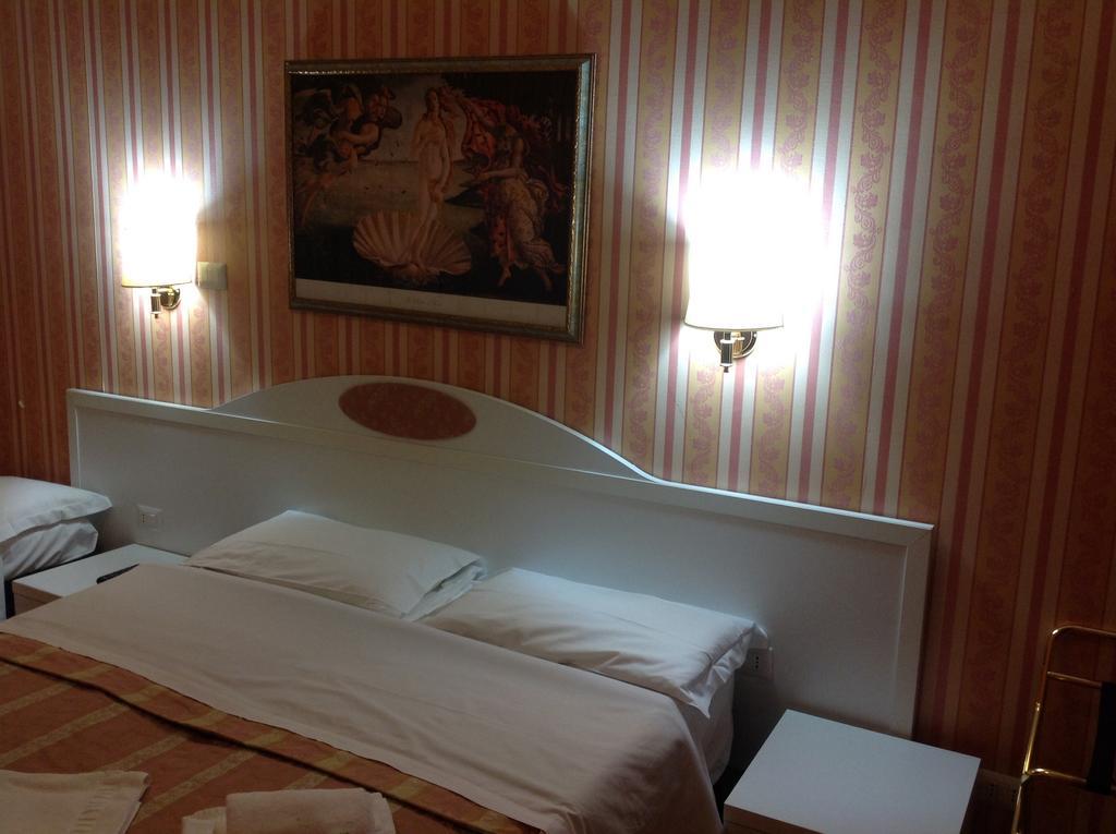 Rome Palace Otel Oda fotoğraf